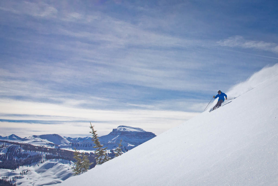 8 Exclusive Skiing Experiences Around the World