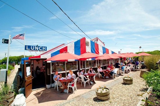 Dive Into These Top Seafood Shacks In The Hamptons This Summer