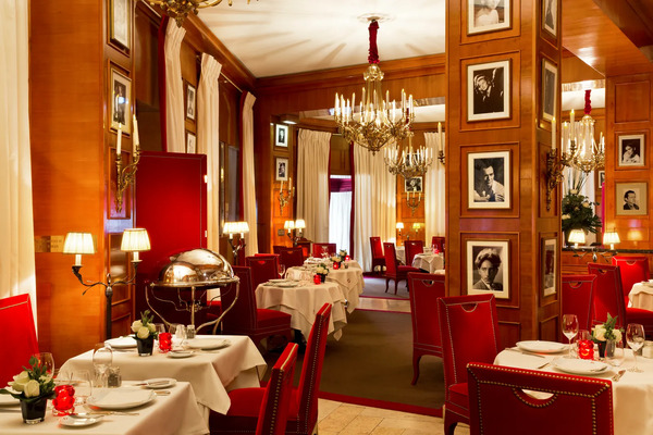 Le Fouquet's Cafe