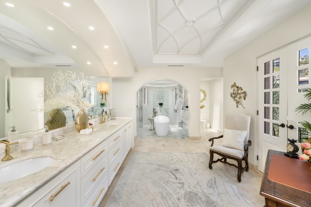 Villa marisal master bathroom 2