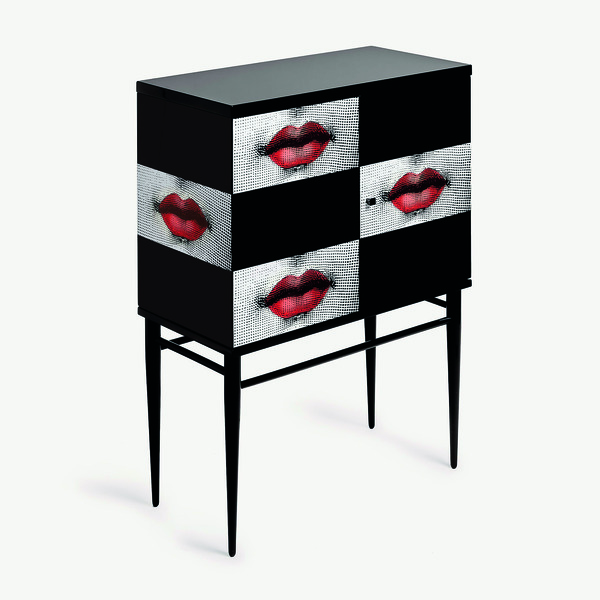 Raised small sideboard Kiss