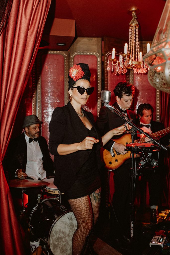 female singer at Clandestinna