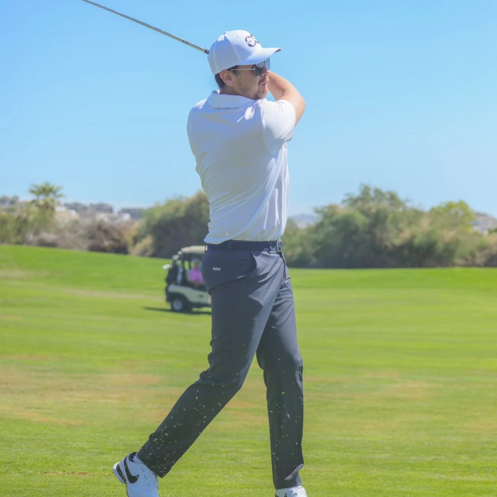 Miguel Cotero playing golf