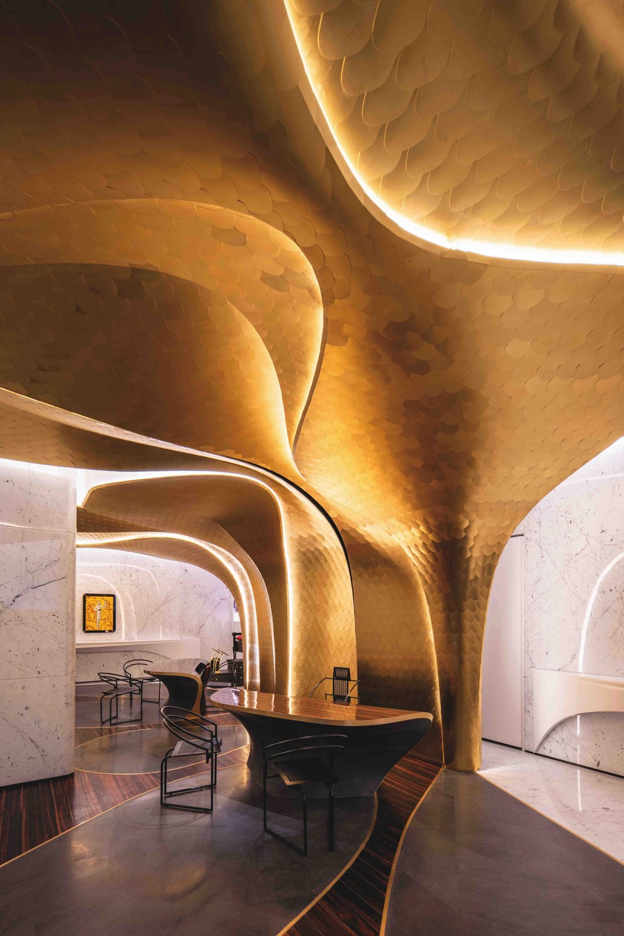 ZAHA HADID´S Sweeping curves & futuristic forms