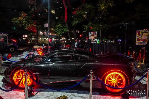 A sleek symbol of speed illuminating Mexico City’s grandest night