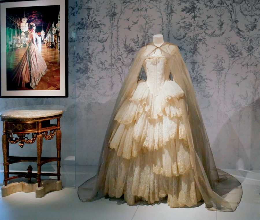 Marie Antoinette_ Front Pearl Dress