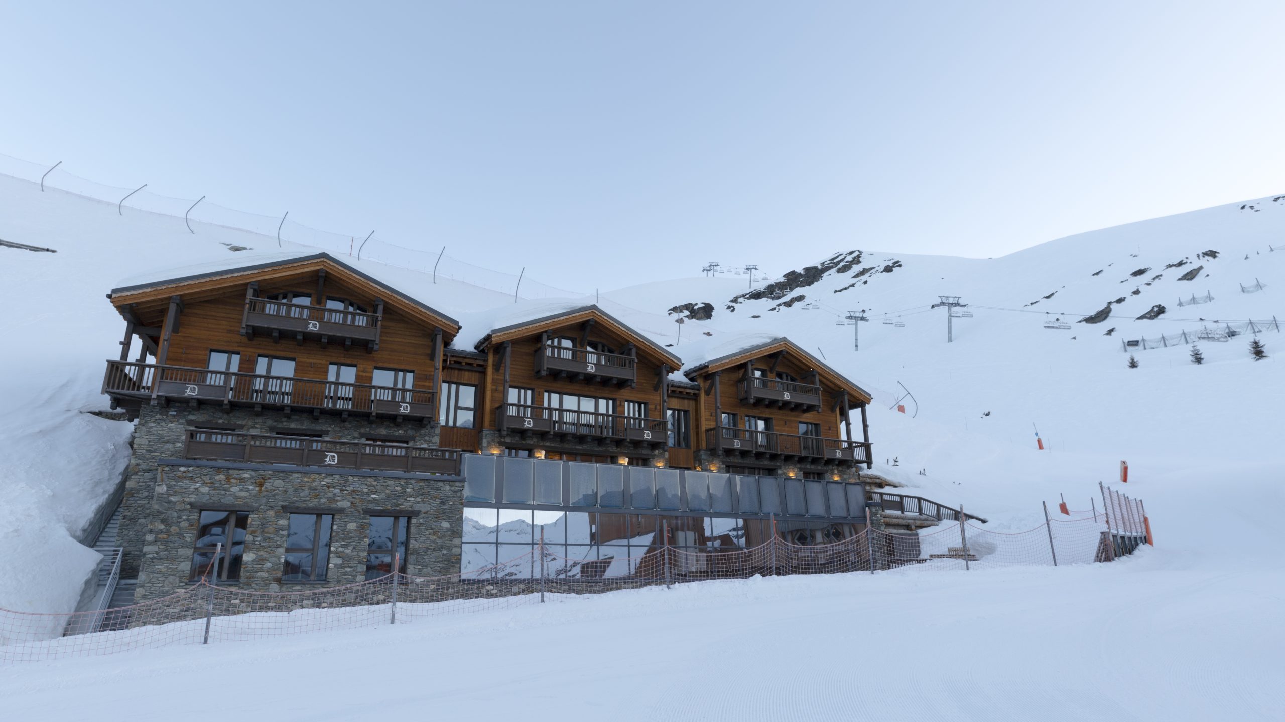 Val Thorens x La Datcha: Where World-Class Skiing Meets a True Ski-In/Ski-Out Chalet